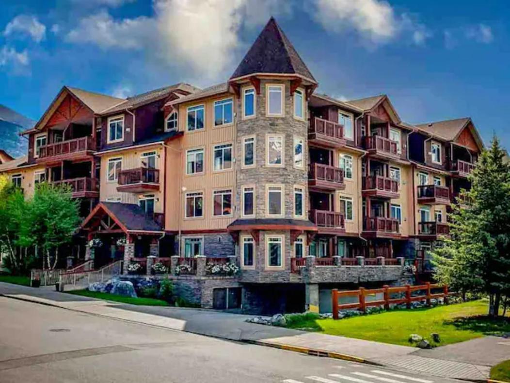 Falcon Crest Lodge 1 Bedroom Condo With Gym & Hot-Tubs & Mountain View Канмор Экстерьер фото