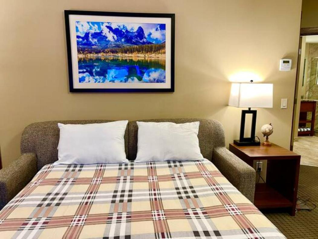 Falcon Crest Lodge 1 Bedroom Condo With Gym & Hot-Tubs & Mountain View Канмор Экстерьер фото