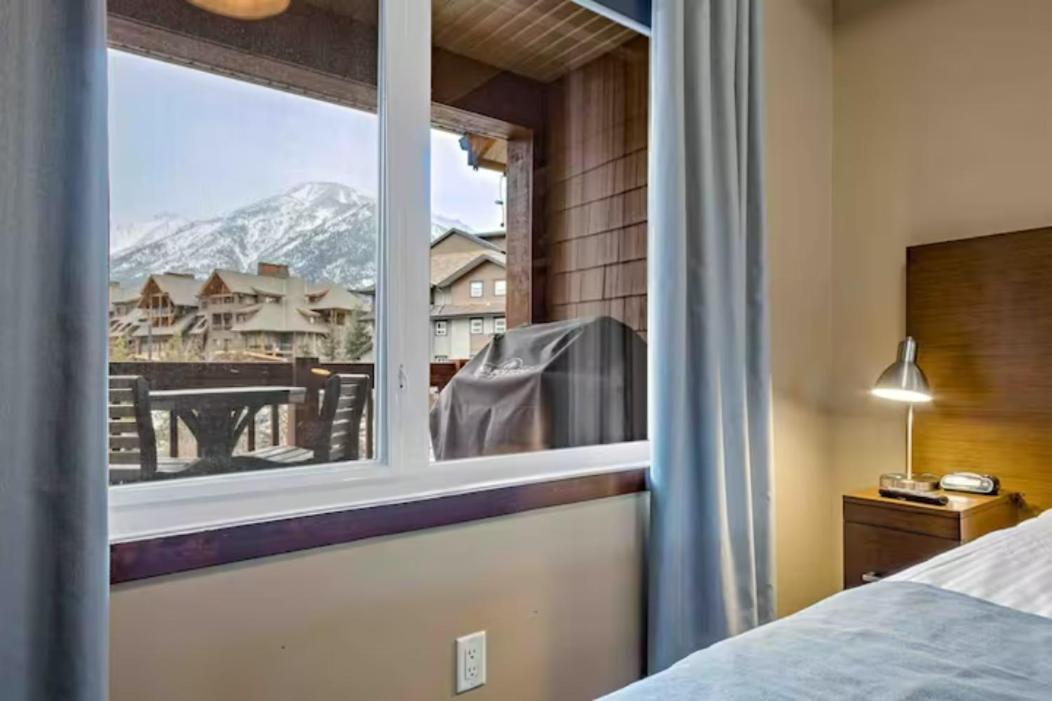 Falcon Crest Lodge 1 Bedroom Condo With Gym & Hot-Tubs & Mountain View Канмор Экстерьер фото